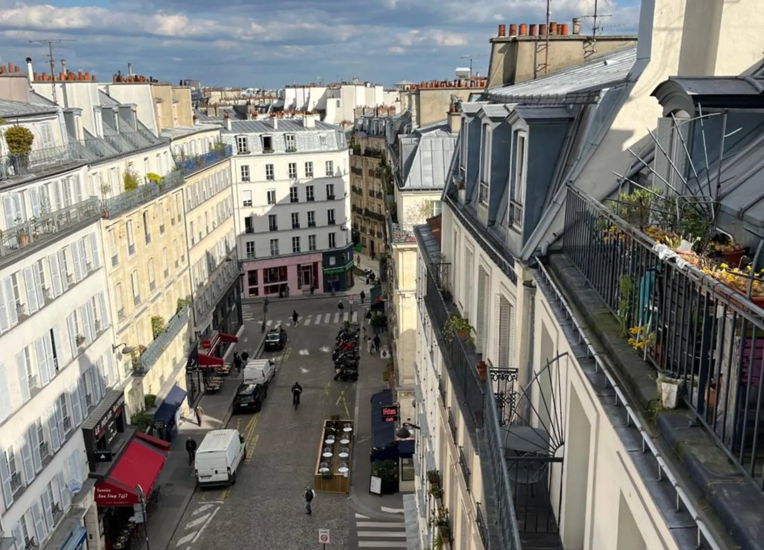 Montmartre Belle Vue * パリ